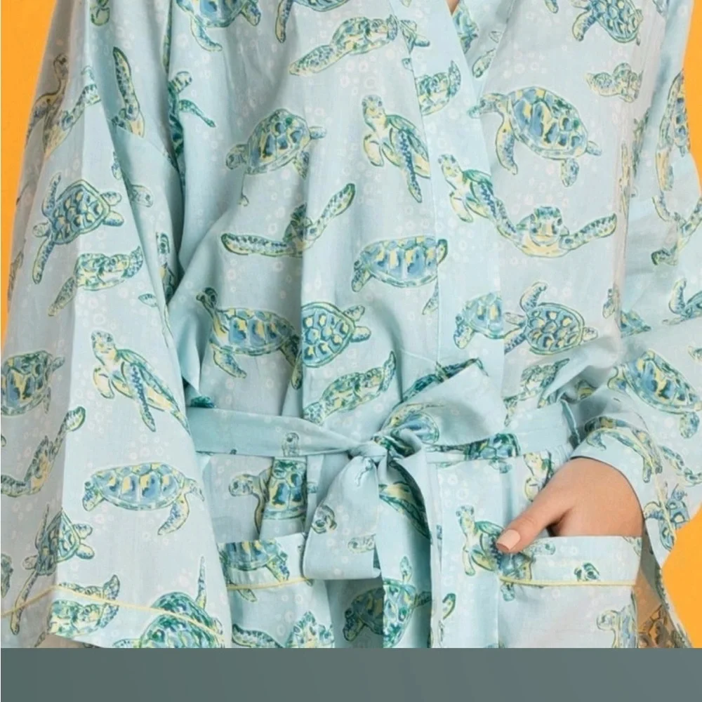 🔥🆕🔥Mahogany Turtle Short Robe - Small​ - Picture 3 of 6